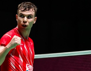 Chen Long, Intanon Crash Out – All England: Day 1